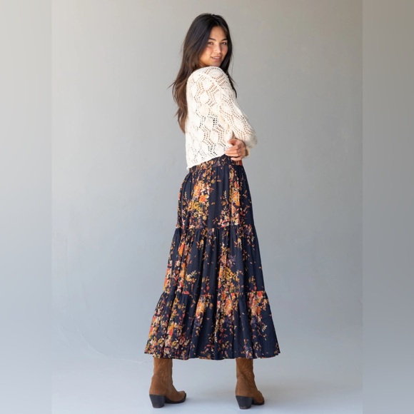 NATURAL LIFE Hanna Convertible Maxi Skirt—navy red bouquets Women’s SIZE LARGE - Picture 2 of 12